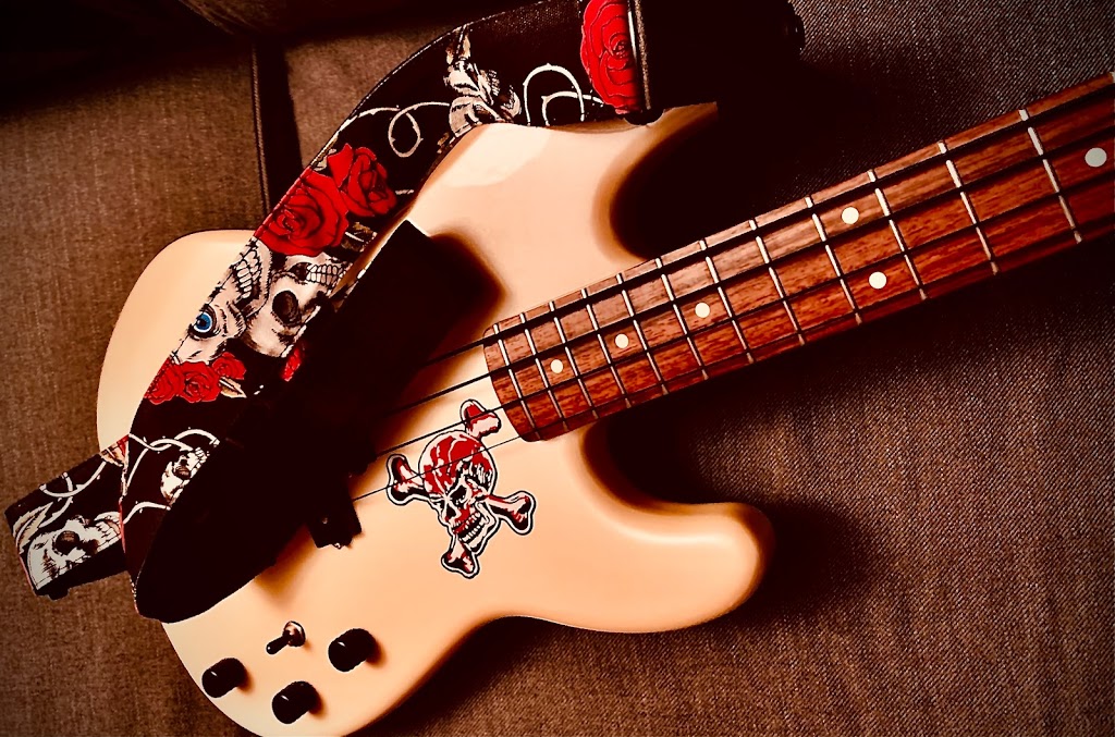 Junction Guitars | 2776 Dundas St W, Toronto, ON M6P 1Y3, Canada | Phone: (416) 761-0056