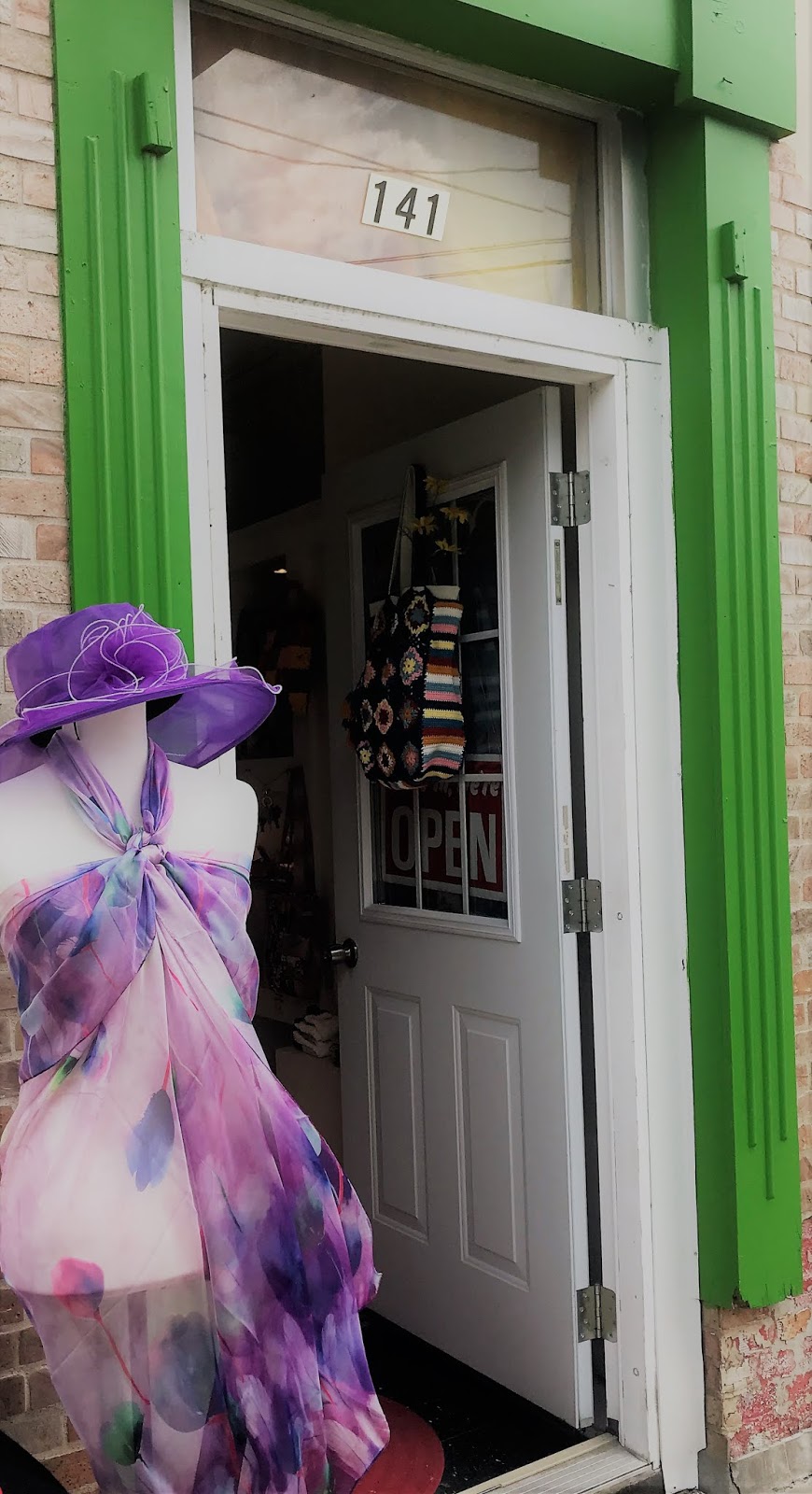 Gingko Tree | 141 St Lawrence St, Merrickville, ON K0G 1N0, Canada | Phone: (613) 867-0588