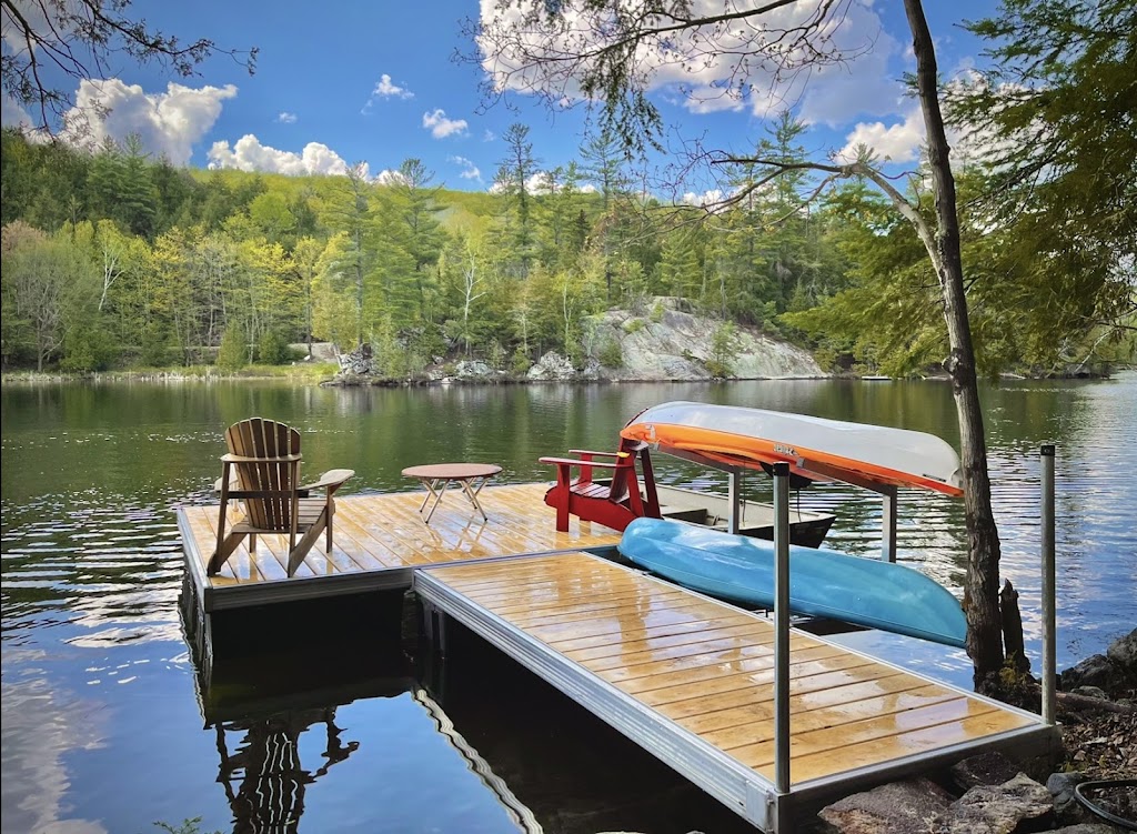 Chalet l’Escapade des cèdres | 17 Chem. des Écureuils, Val-des-Monts, QC J8N 1J2, Canada | Phone: (613) 203-5113