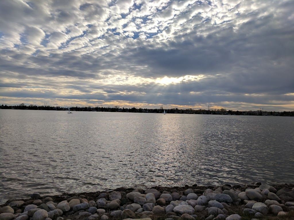 Lakeside Golf Club | 555 Lakeside Greens Dr, Chestermere, AB T1X 1C5, Canada | Phone: (403) 569-9111