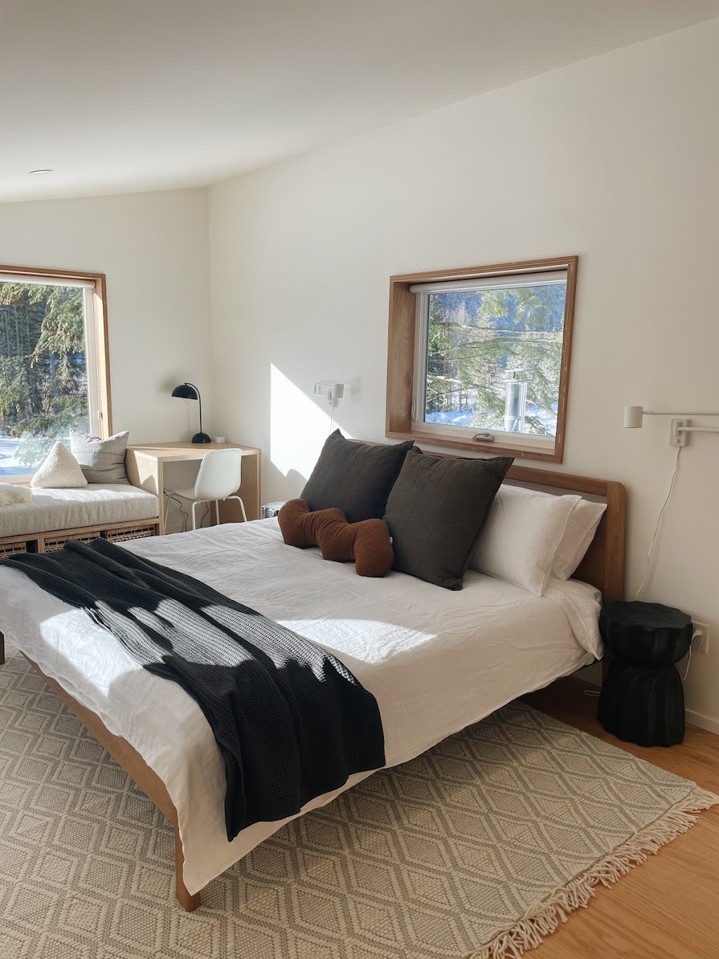 The Black Pine | 71428 Grove Blvd, Hope, BC V0X 1L5, Canada | Phone: (604) 614-8715