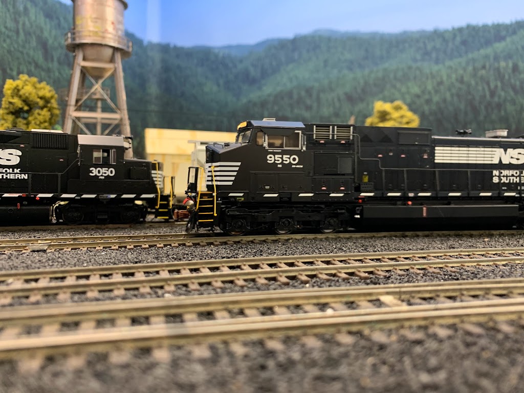 Canadian Locomotive Logistics | 3192 Tilbury Lane, London, ON N6P 0C1, Canada | Phone: (519) 630-5494