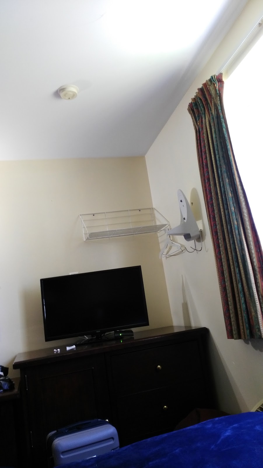 Royal Windsor Inn & Suites | 2100 Huron Church Rd, Windsor, ON N9C 2L5, Canada | Phone: (519) 967-1460