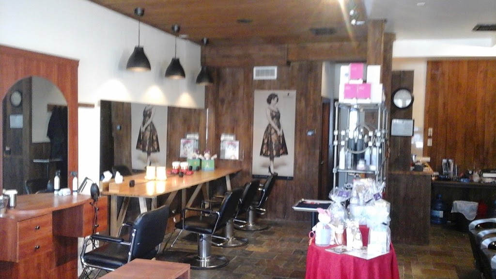 Salon de coiffure Chez Sonia | 920 Boulevard de Sainte-Adèle, Sainte-Adèle, QC J8B 2N2, Canada | Phone: (450) 229-7007