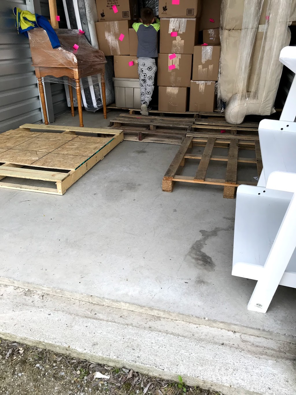 Barrie Movers-Zeus Moving Services Ltd | 125 Chalmers Dr, Barrie, ON L4N 8W4, Canada | Phone: (647) 465-6360