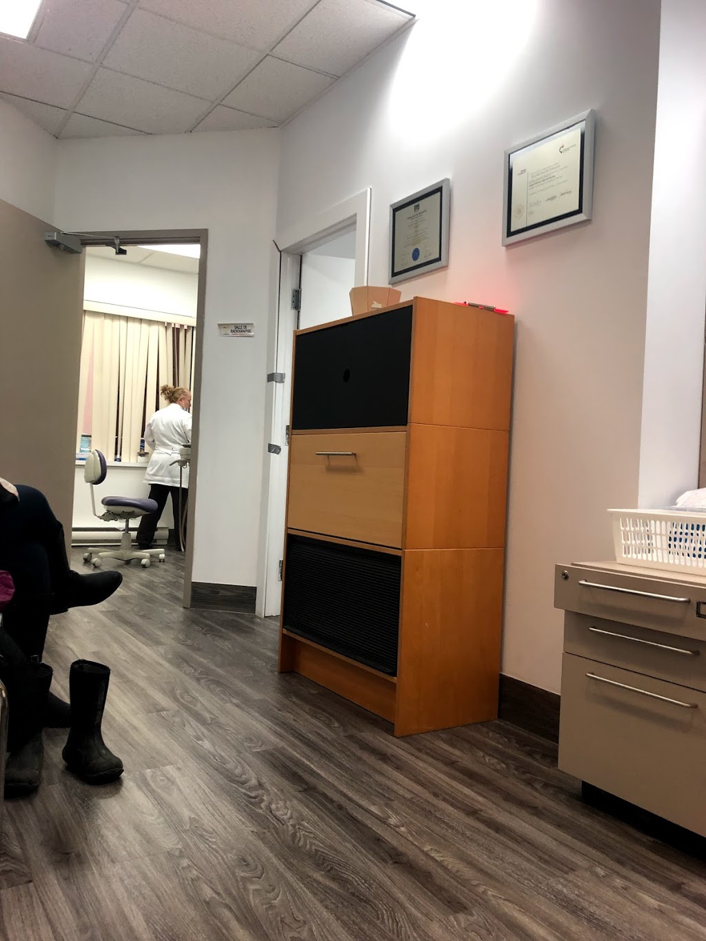 Clinique Dentaire Paraschiv | 227 Rue Sainte-Catherine #202, Saint-Constant, QC J5A 2J5, Canada | Phone: (450) 635-3233