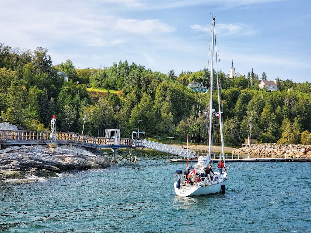 Port De Refuge Cap-à-lAigle Inc | 10 Rue de la Greve, La Malbaie, QC G5A 2R3, Canada | Phone: (418) 665-3698
