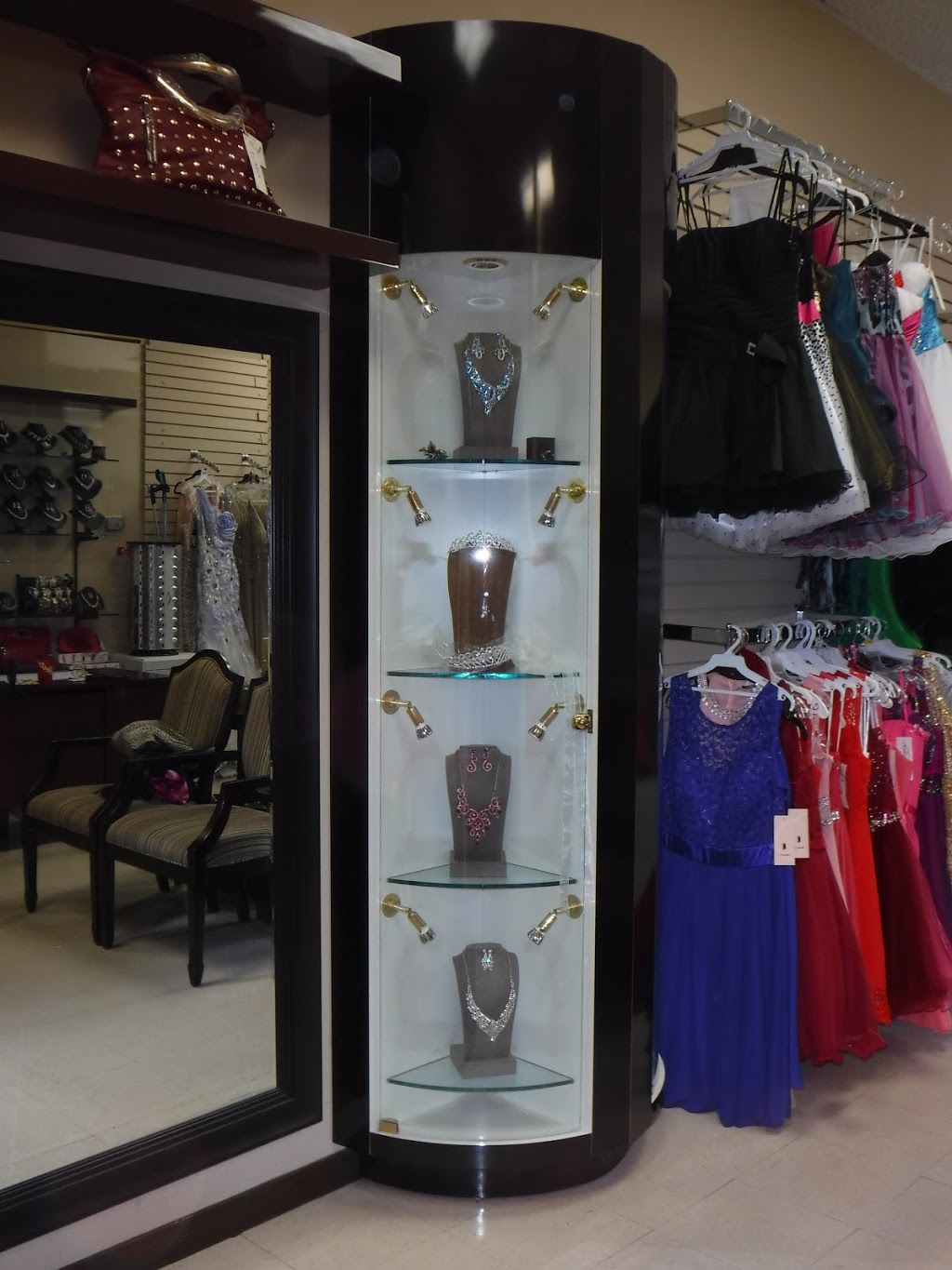 Mays Boutique & Accessories | 8404 Wyandotte St E, Windsor, ON N8S 3S8, Canada | Phone: (519) 945-6779
