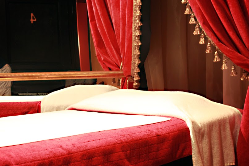 A & R Massage Studio | 3631 Dundas St W, York, ON M6S 2T2, Canada | Phone: (416) 760-8555
