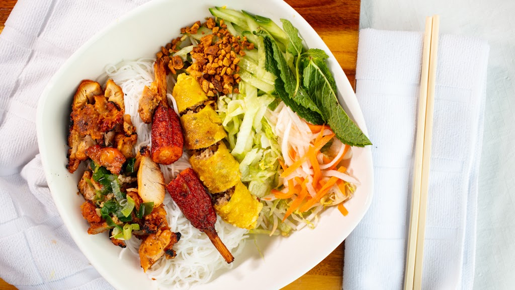 Pho Soho | 925 Rathburn Rd E, Mississauga, ON L4W 4C3, Canada | Phone: (905) 897-2888