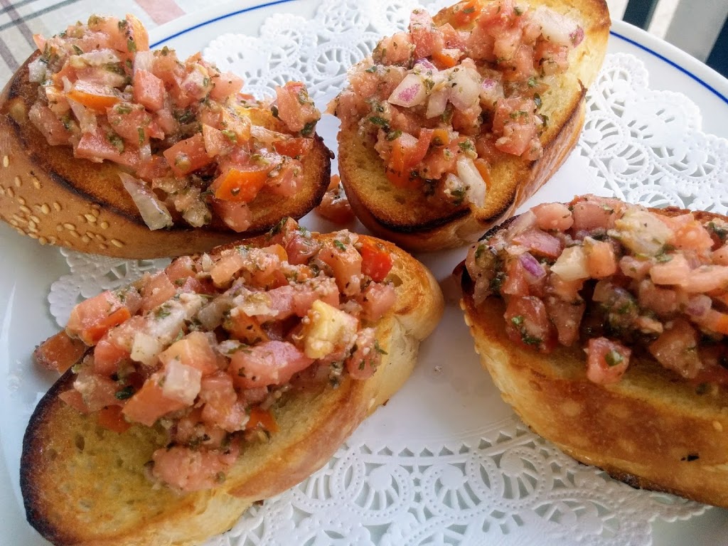 Casa Di Giorgio Restaurant | 1646 Queen St E, Toronto, ON M4L 1G3, Canada | Phone: (416) 686-7066