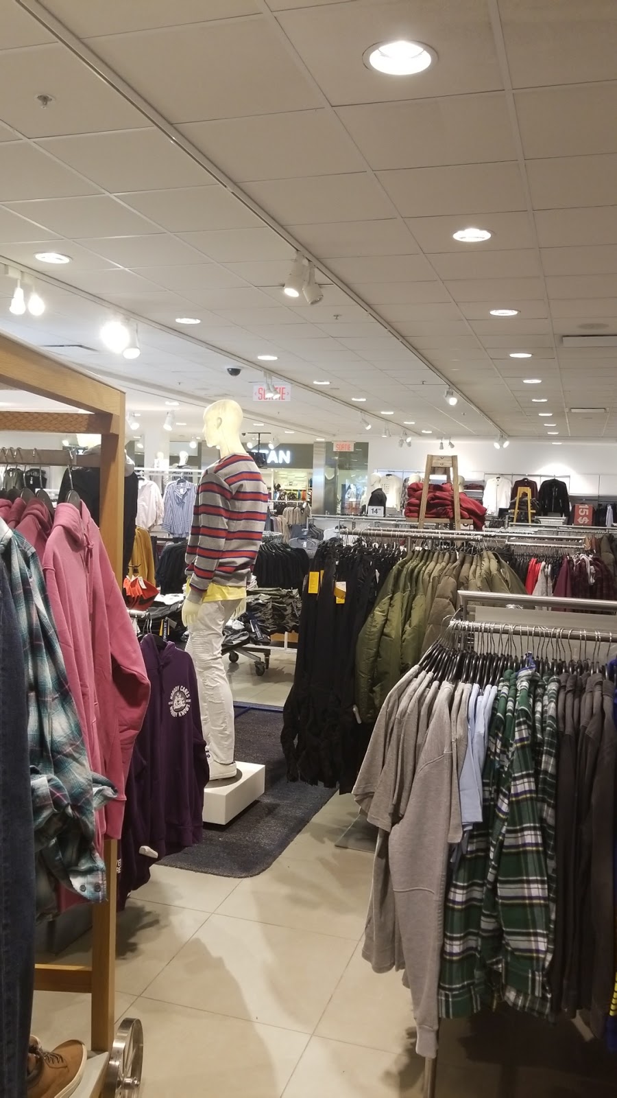H&M | 7999 Boulevard des Galeries dAnjou, Anjou, QC H1M 1W9, Canada | Phone: (855) 272-7007