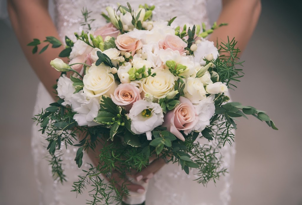 Millcroft Florist | 1940 Ironstone Dr #7, Burlington, ON L7L 0E4, Canada | Phone: (905) 331-6550