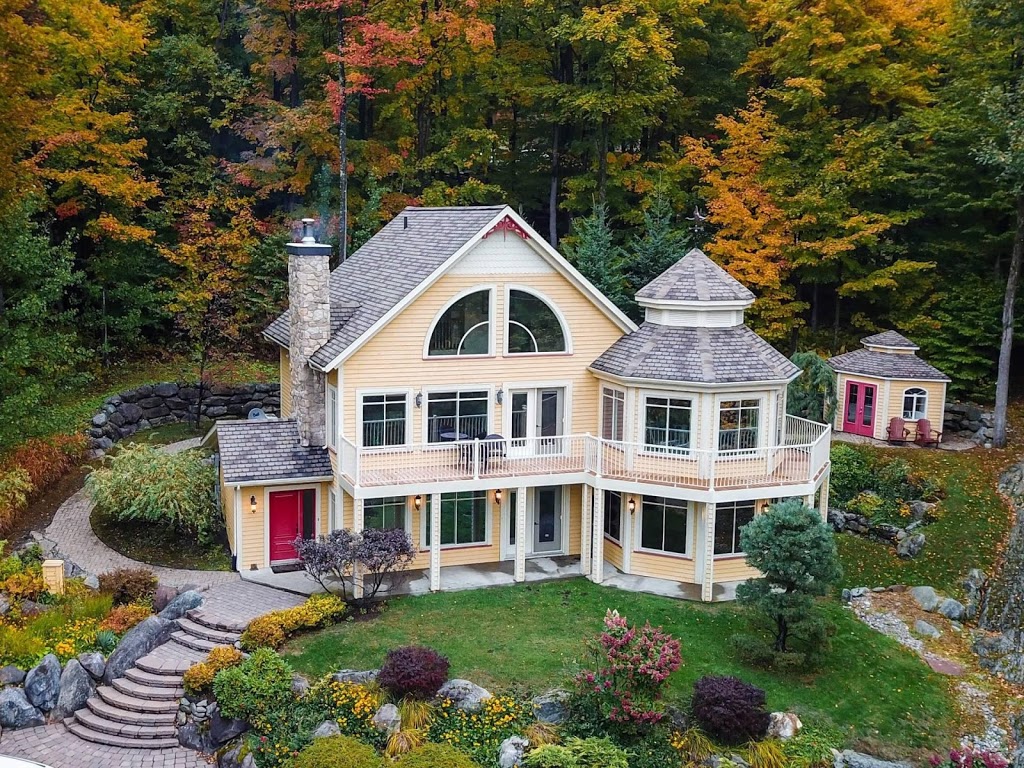 Royal LePage Au Sommet | 3-35 Rue Principale N, Sutton, QC J0E 2K0, Canada | Phone: (450) 538-3800
