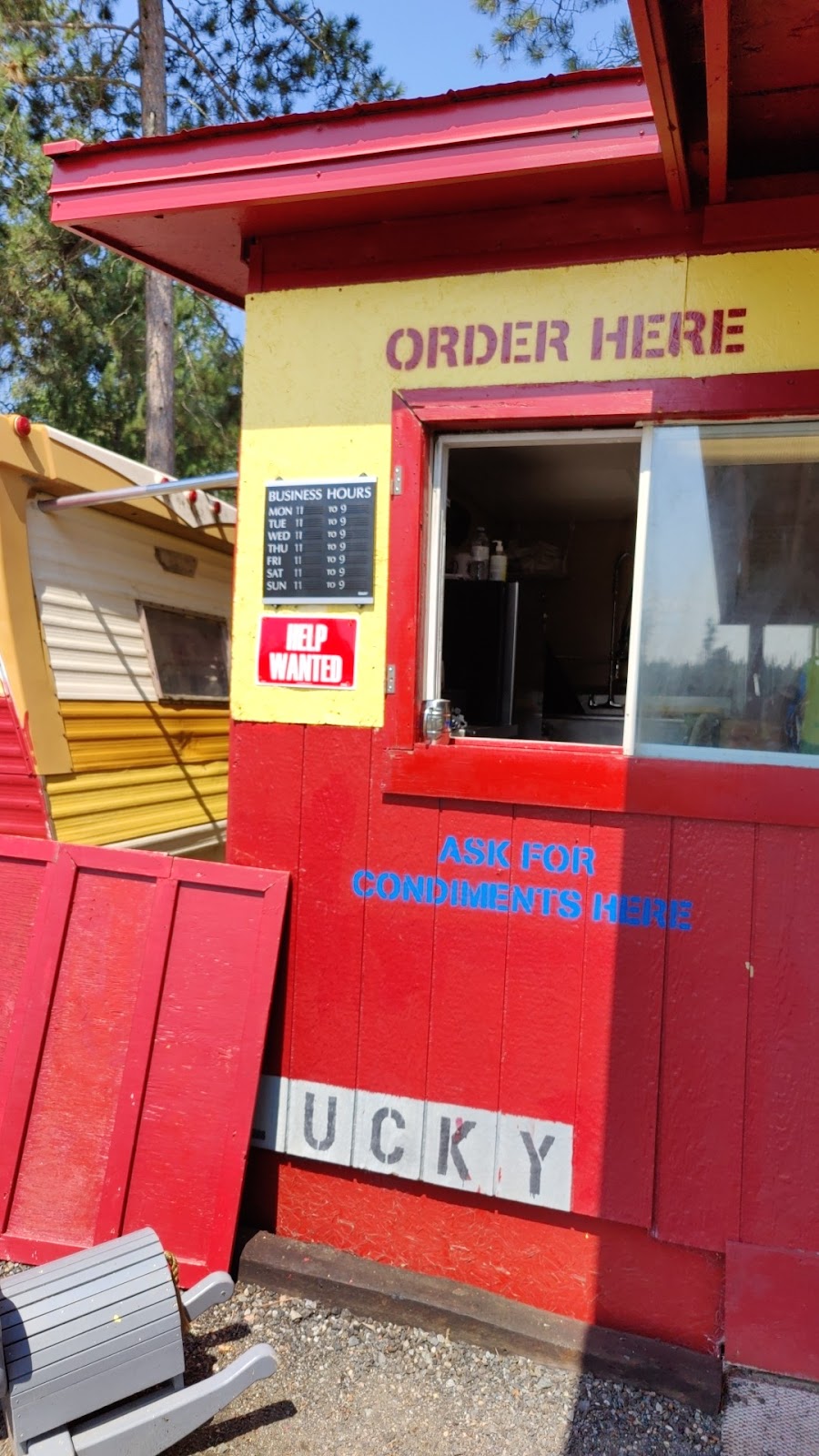 Crazy Nics Kitchen | Highway 17 West, Kenora, Unorganized, ON P0X 1S0, Canada | Phone: (204) 228-0958