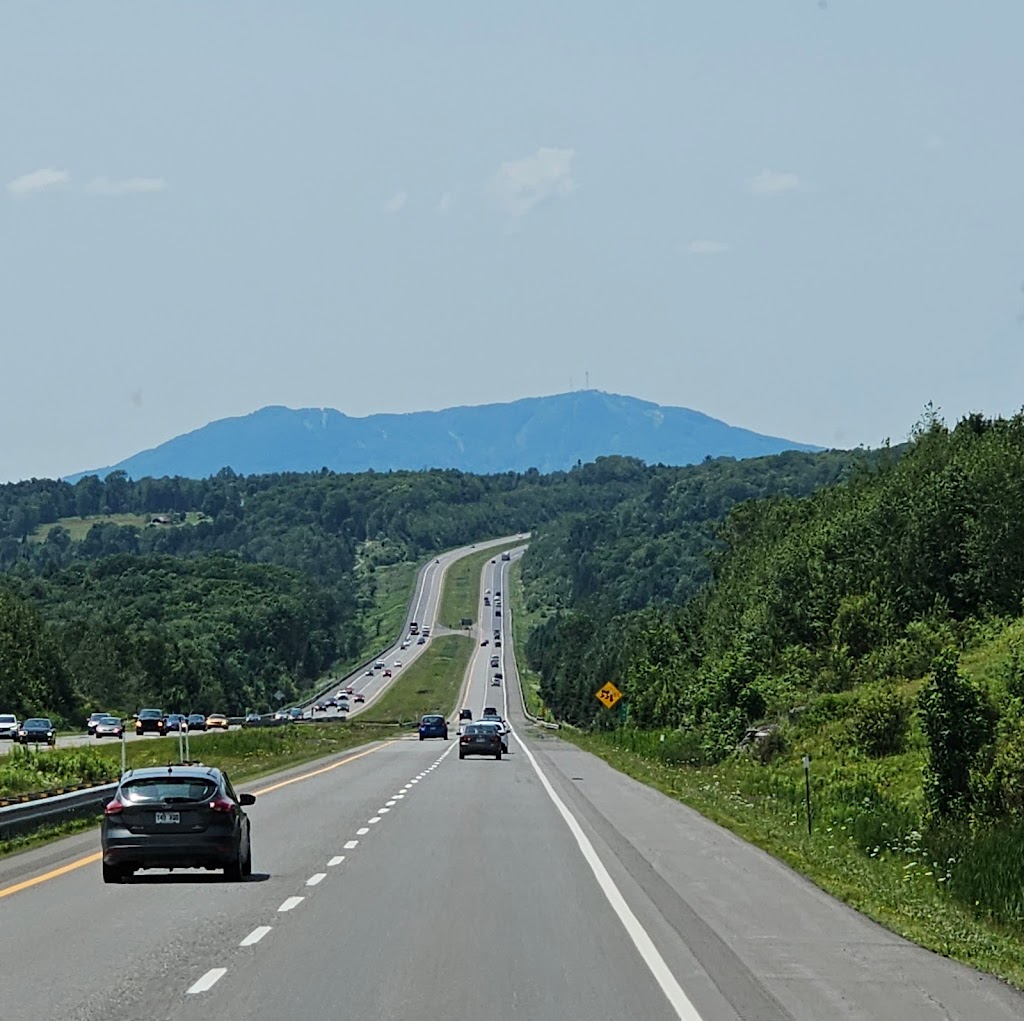 Autoroute Des Cantons-De-LEst Parking | A. des Cantons-de-lEst, Saint-Denis-de-Brompton, QC J0B 2P0, Canada | Phone: (888) 355-0511