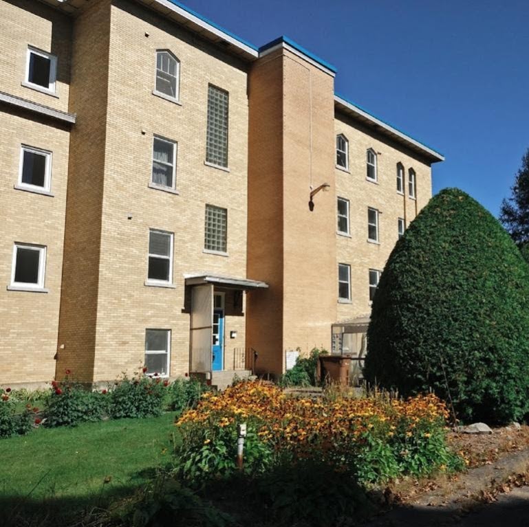 Residence La Maison Fleurie | 57 Rue Chevalier, Victoriaville, QC G6P 9V5, Canada | Phone: (819) 809-6800