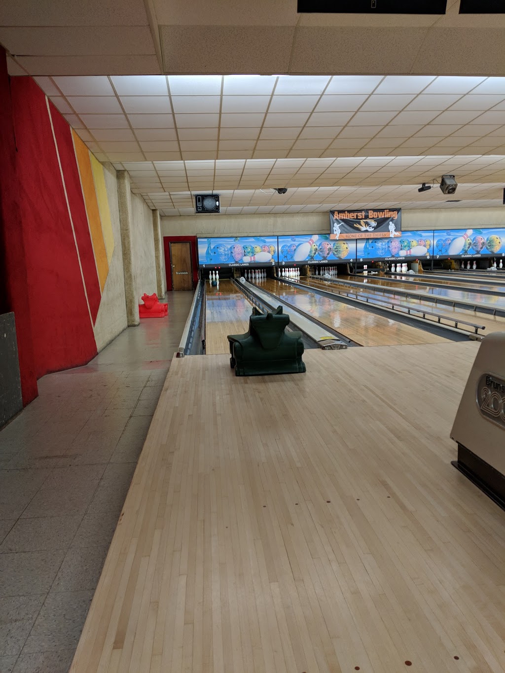 Classic Lanes | 1840 Military Rd, Buffalo, NY 14217, USA | Phone: (716) 873-3383
