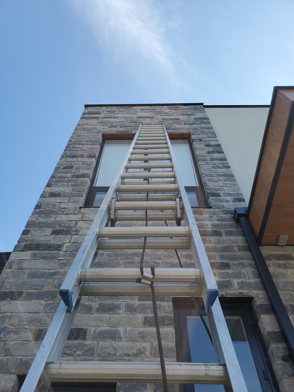 Erics Window Cleaning | 6 Crown Hill Pl Unit #105, Etobicoke, ON M8Y 4C3, Canada | Phone: (647) 990-0258