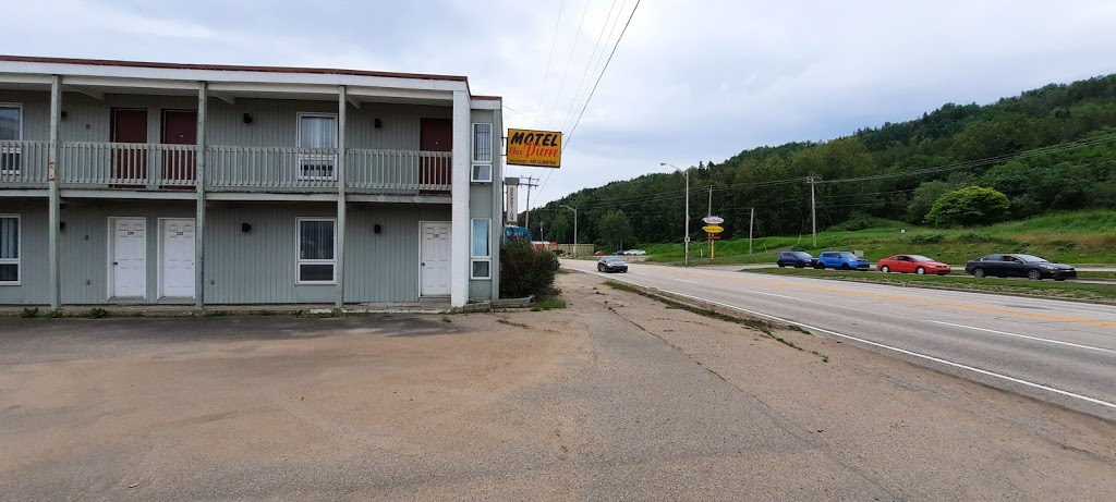 Motel Chez Pierre | 2020 Bd de Comporté, La Malbaie, QC G5A 1N3, Canada | Phone: (418) 665-3718
