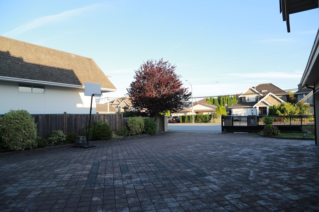 Alibabas House | 5291 Francis Rd, Richmond, BC V7C 1K2, Canada | Phone: (778) 929-0287