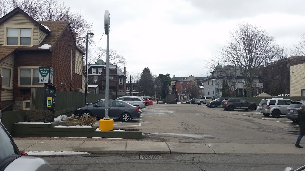 792-848 Carlaw Ave Parking | 792-848 Carlaw Ave, Toronto, ON M4K 3H5, Canada | Phone: (416) 393-7275