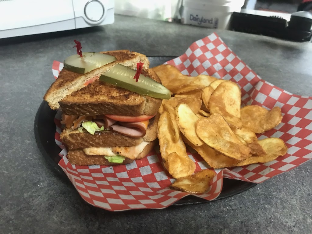 Fox & Hound and Mulligans Pizza | 5039 49 St, Innisfail, AB T4G 1M1, Canada | Phone: (403) 227-2333