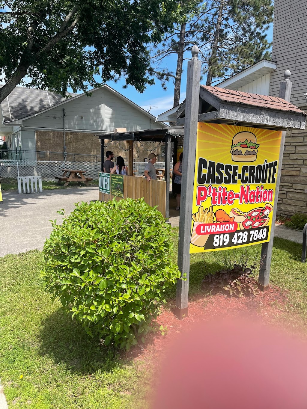 Casse-Croûte Ptite-Nation (Petite-Nation) | 81 Rue Principale, Chénéville, QC J0V 1E0, Canada | Phone: (819) 428-7848