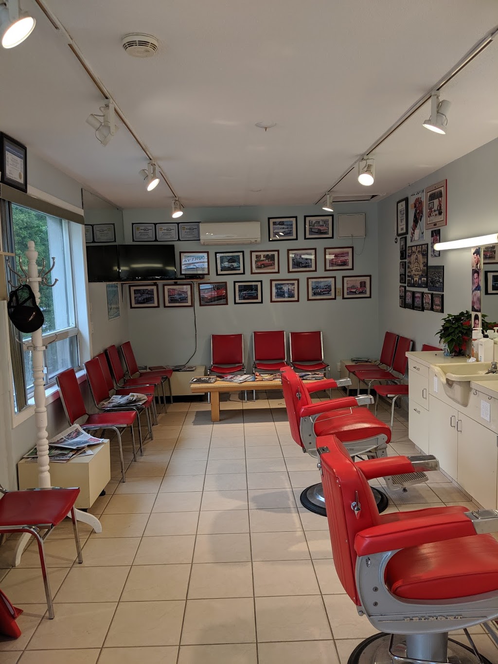Johns Barber Shop | 21 King St E, Bolton, ON L7E 1C2, Canada | Phone: (905) 857-1167