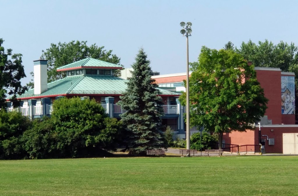 Richelieu Vanier Park | 300 Pères-Blancs Ave, Ottawa, ON K1L 7L5, Canada | Phone: (613) 842-9871