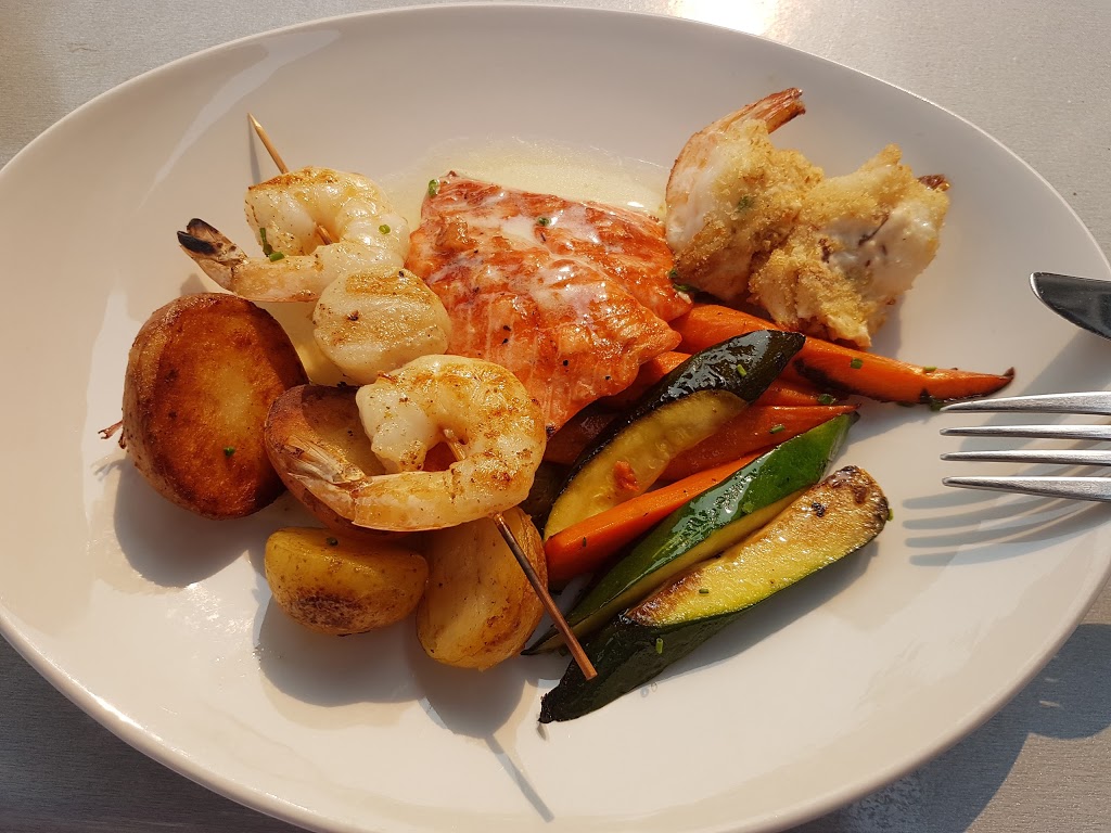 The Boathouse Restaurant | 900 Quayside Dr, New Westminster, BC V3M 6G1, Canada | Phone: (604) 525-3474