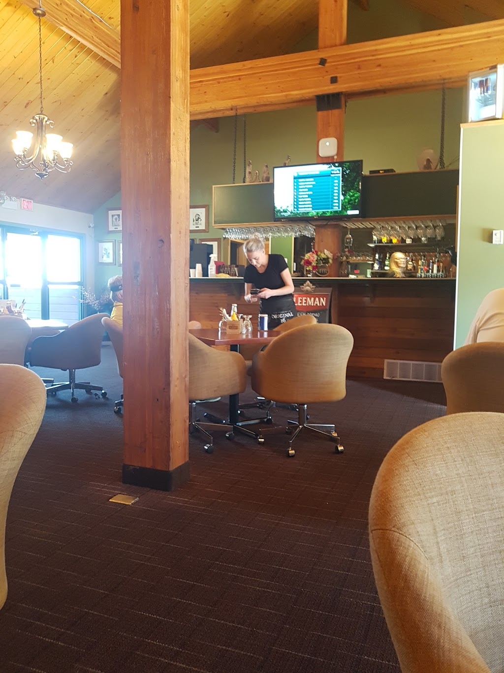 Redwood Meadows Golf & Country Club | 2 Tsuu Tina Dr, Redwood Meadows, AB T3Z 1A3, Canada | Phone: (403) 949-3663