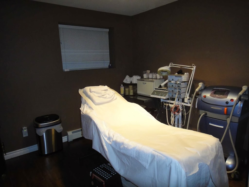 A-Glow Beauty Salon | 14693 80A Ave, Surrey, BC V3S 9T9, Canada | Phone: (778) 883-6147