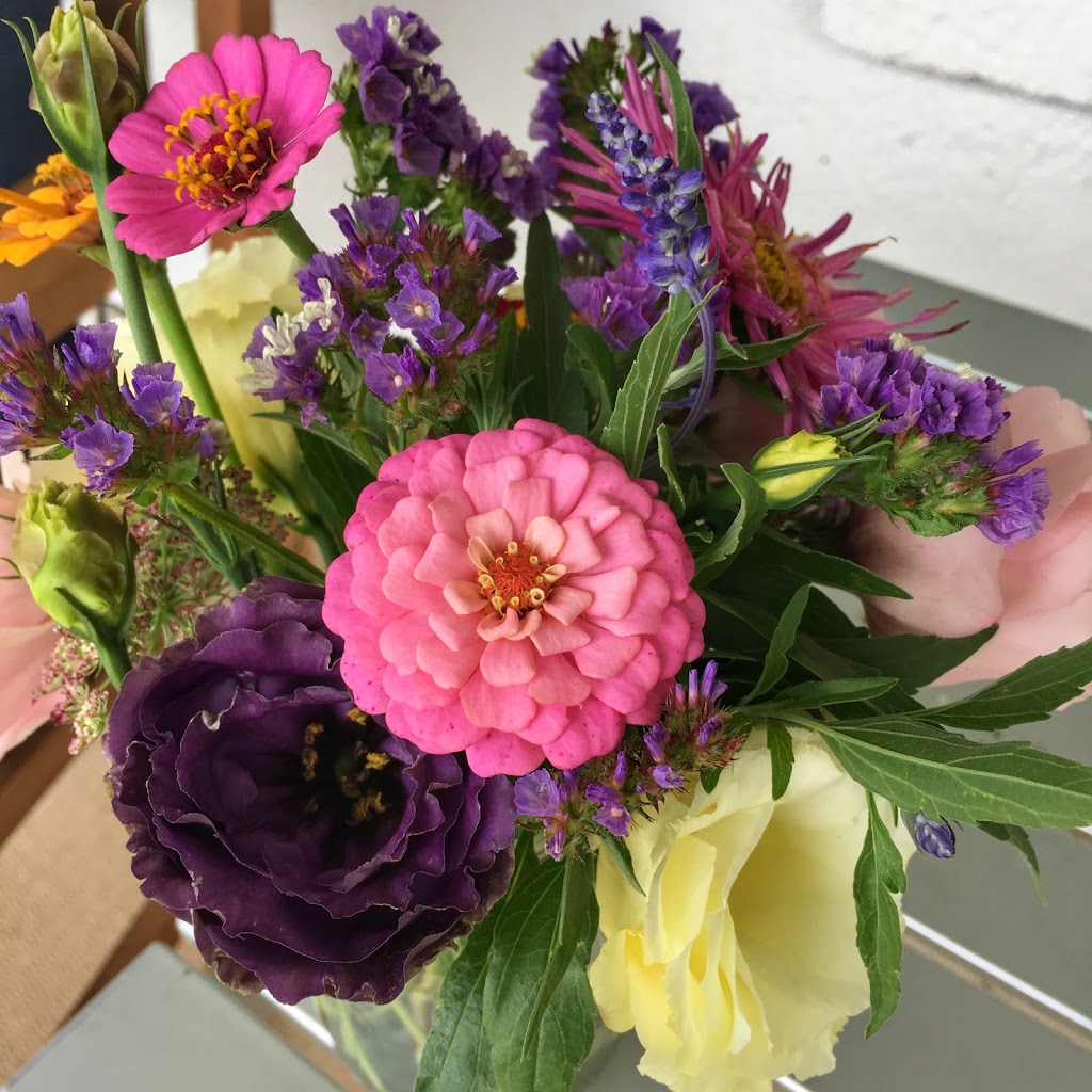 Cloverhill Flowers | 2554 Old Homestead Rd, Keswick, ON L4P 3E9, Canada | Phone: (905) 853-8340