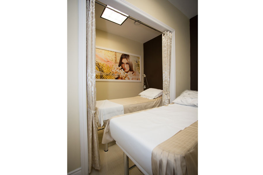 Beauty World Nails & Spa | 1379 Dundas St, London, ON N5W 3B7, Canada | Phone: (519) 455-1888