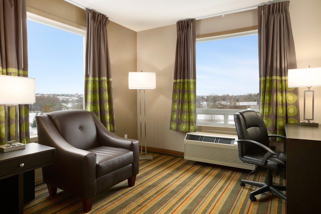 Days Inn by Wyndham Woodstock | 560 Norwich Avenue, 401 Hwy Exit 232, Woodstock, ON N4V 1C6, Canada | Phone: (226) 242-0474
