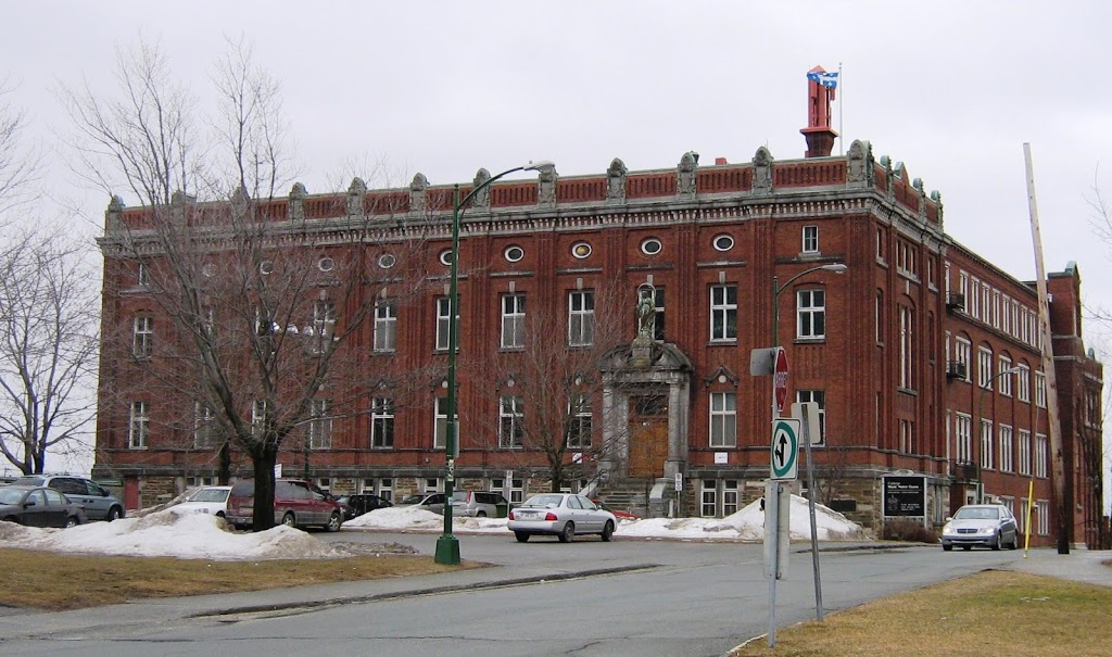 Middle School Mont Notre-Dame De Sherbrooke Inc. | 114 Rue de la Cathédrale, Sherbrooke, QC J1H 4M1, Canada | Phone: (819) 563-4104