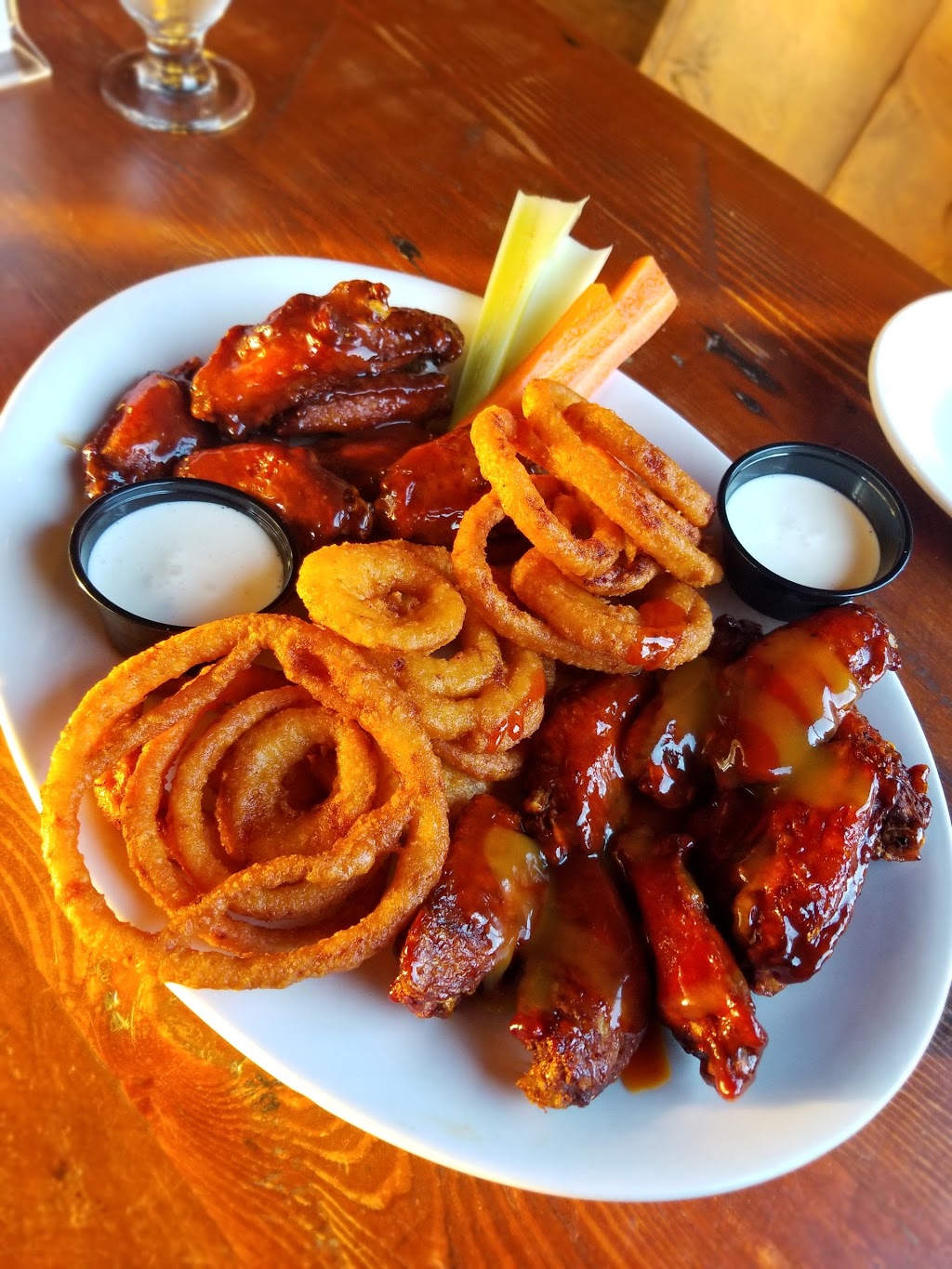 Wild Wing Restaurant Langley | 6339 200 St #806, Langley City, BC V2Y 1A7, Canada | Phone: (604) 539-1133