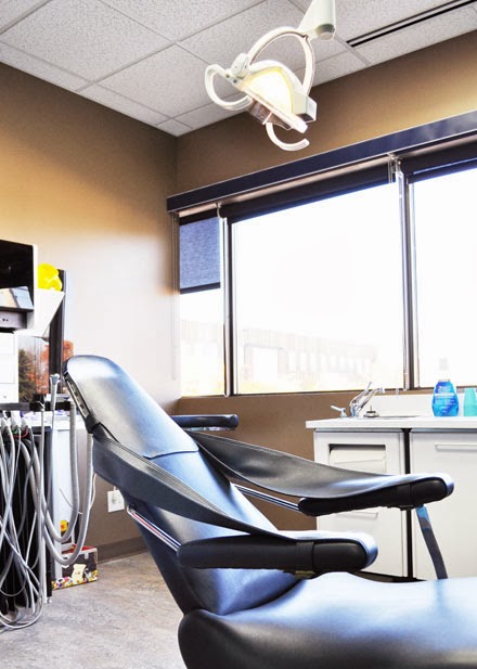 Centre dentaire Lajoie Messier | 174 Boulevard Sainte-Foy, Longueuil, QC J4J 1W9, Canada | Phone: (450) 674-1504