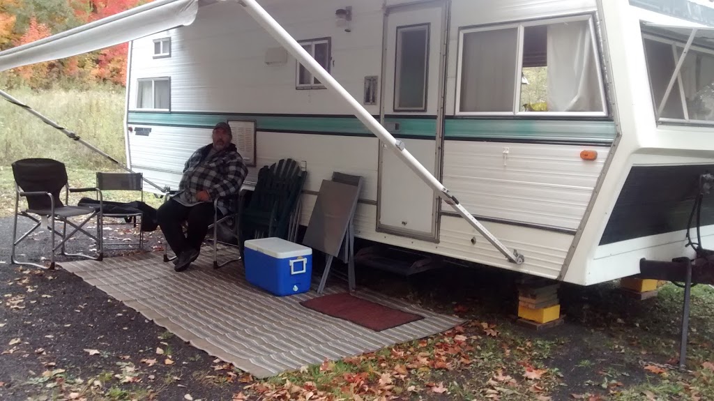 Camping La Relâche | 1355 Boulevard Guillaume-Couture, Saint-Romuald, QC G6W 5M6, Canada | Phone: (418) 839-4743