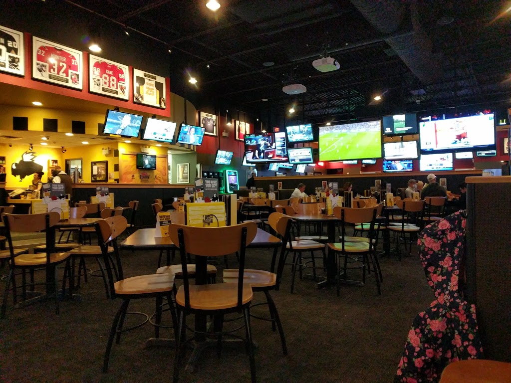 Buffalo Wild Wings | 425 Southdale Rd W #3, London, ON N6P 1M7, Canada | Phone: (519) 680-2828