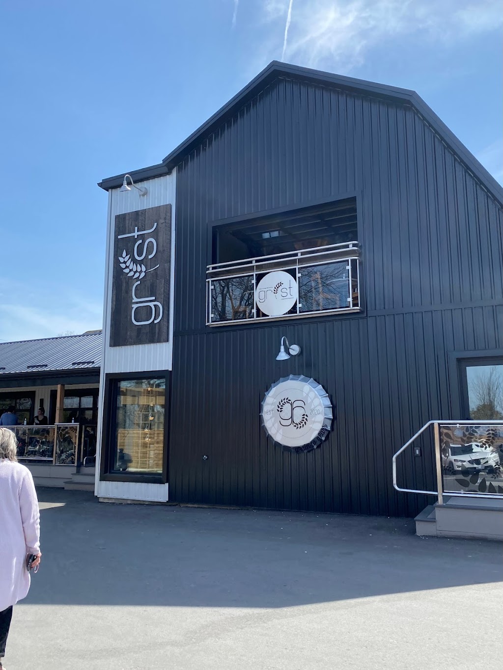 The Grist - Craft Kitchen & Brewery | 78 Four Mile Creek Rd, Niagara-on-the-Lake, ON L0S 1P0, Canada | Phone: (289) 296-9199