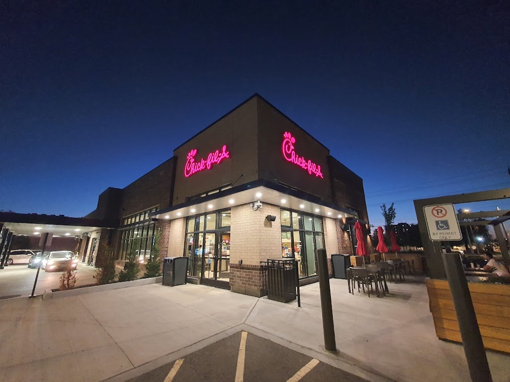 Chick-fil-A | 200, 225 Fairway Rd S Building 200, Unit 0010, Kitchener, ON N2C 1X2, Canada | Phone: (519) 804-9587