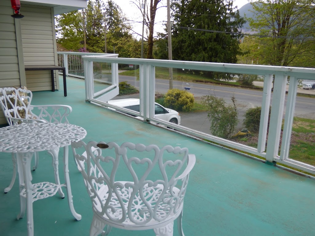 Crown House Bed & Breakfast | 207 N Shore Rd, Lake Cowichan, BC V0R 2G0, Canada | Phone: (250) 749-1016