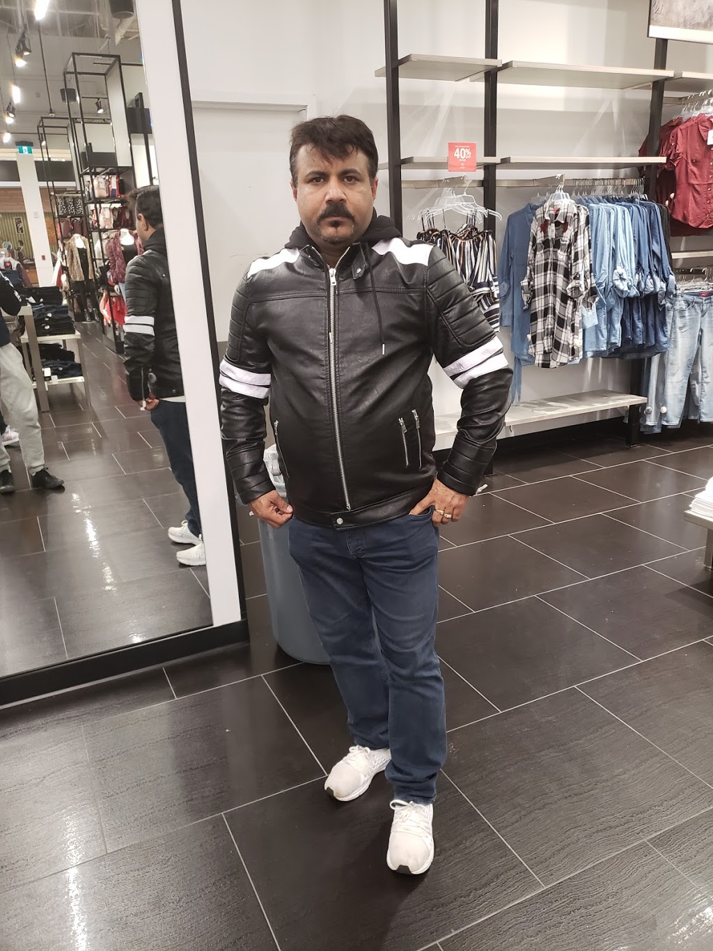 GUESS Factory | 5000 Canoe Pass Way Suite 134, Delta, BC V4M 0B3, Canada | Phone: (604) 330-3285