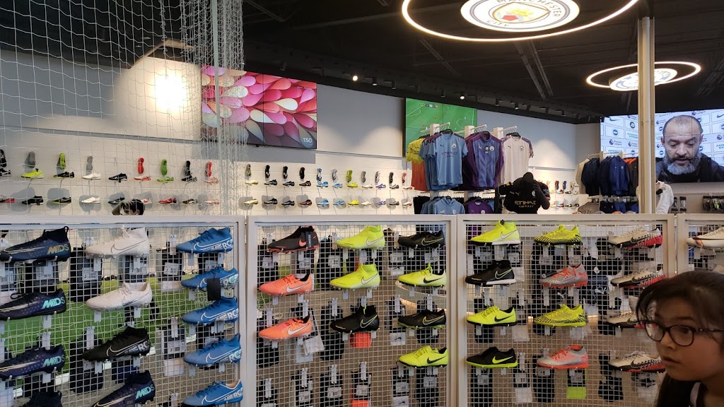 Premium Soccer | 7135 Rte Transcanadienne, Saint-Laurent, QC H4T 1A2, Canada | Phone: (514) 956-1000