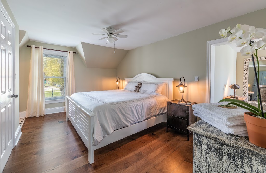Wellington Willows Boutique Bed & Breakfast | 341 Wellington Main St, Wellington, ON K0K 3L0, Canada | Phone: (613) 399-5055