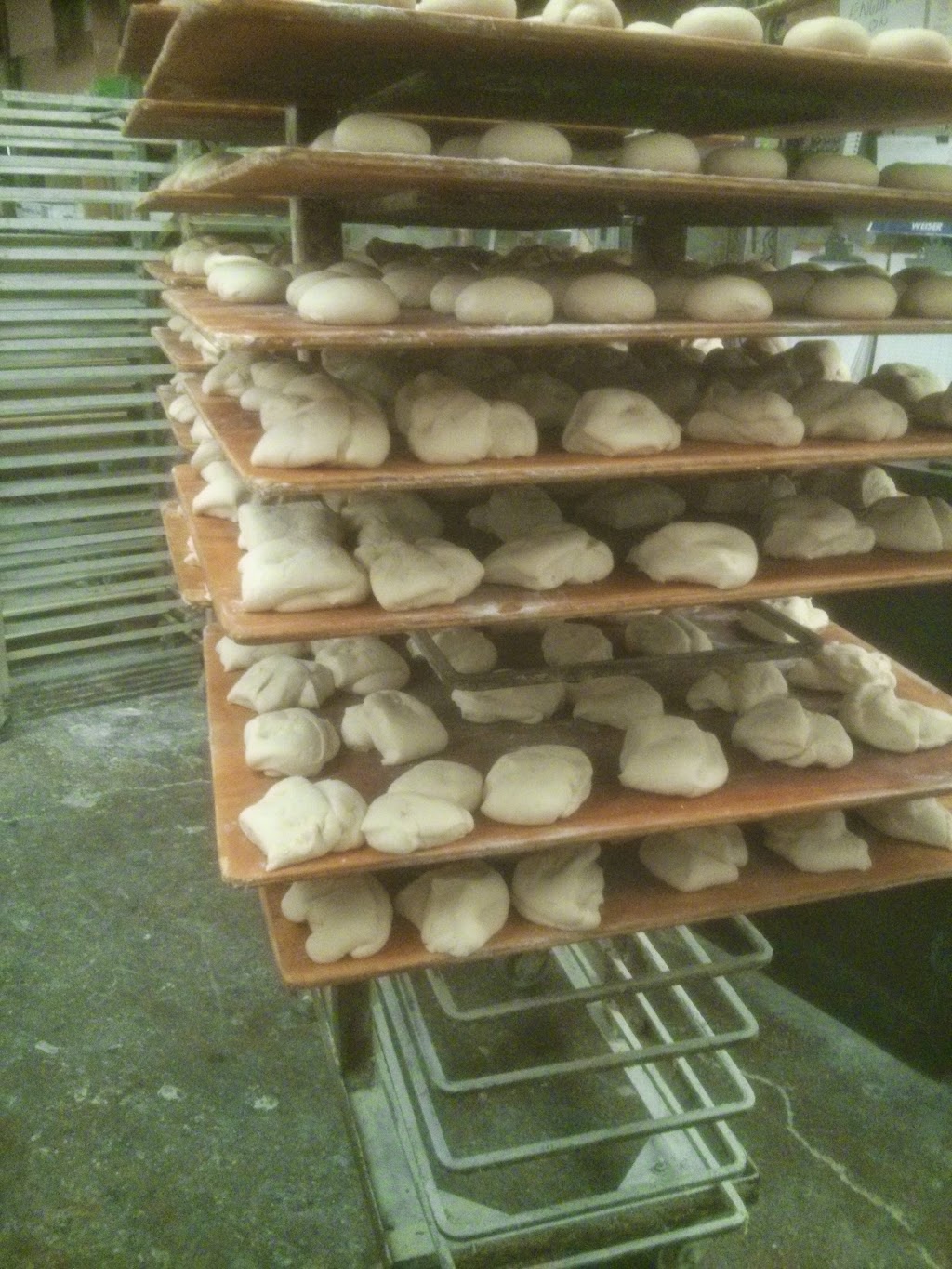 Metro Bakery | 6903 Drummond Rd, Niagara Falls, ON L2G 4P5, Canada | Phone: (905) 356-4566