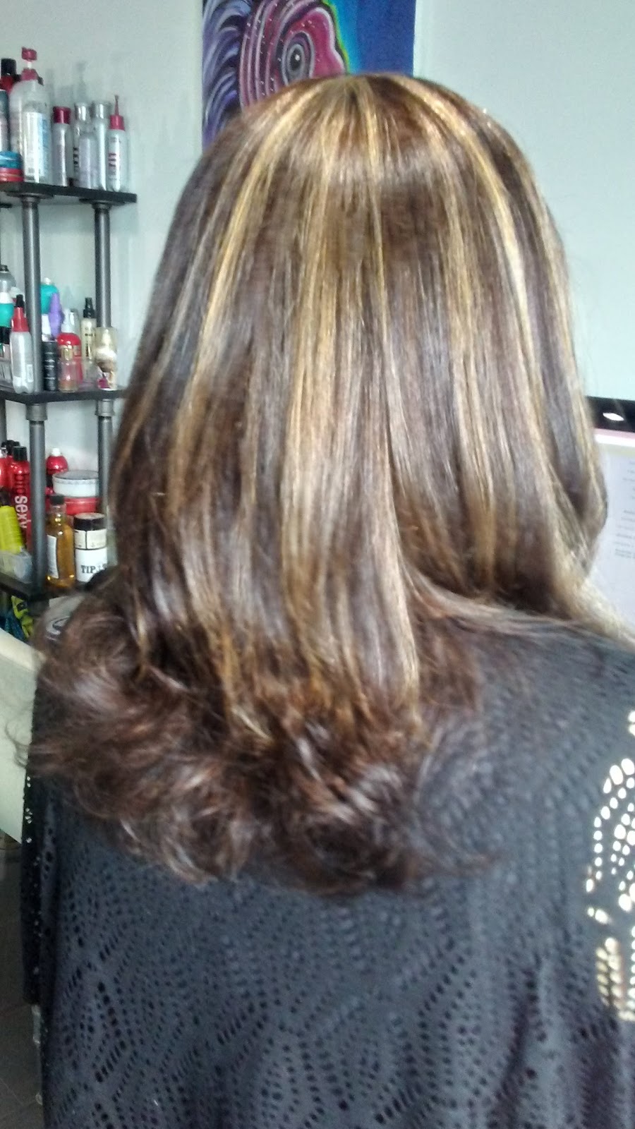 Bombshells Hair Studio | 1027 Victoria St, Petawawa, ON K8H 2E2, Canada | Phone: (613) 687-6179