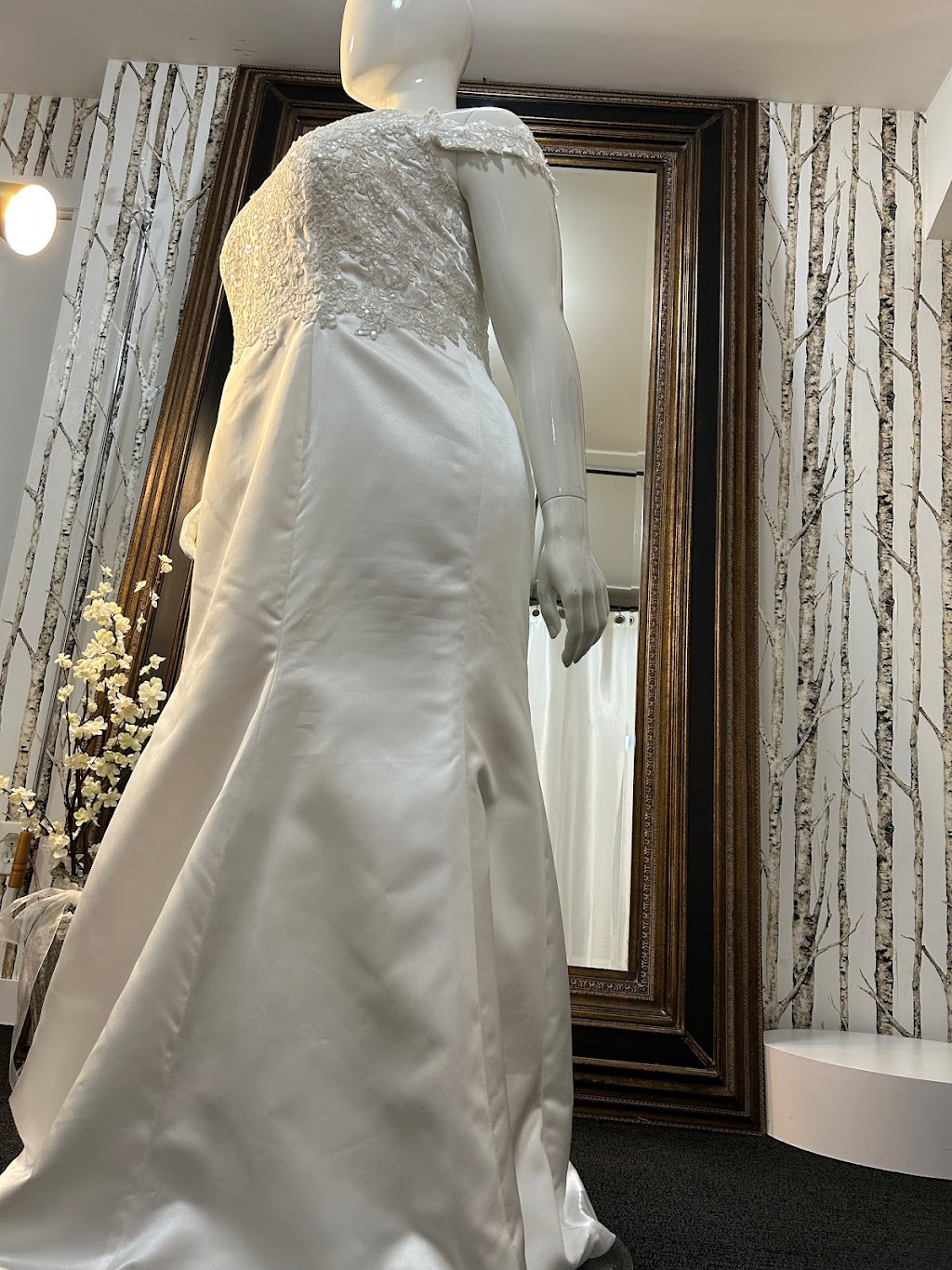 BELLA BLOOM BOUTIQUE | 3336 Dundonald Rd, Victoria, BC V9C 2K1, Canada | Phone: (236) 508-8111